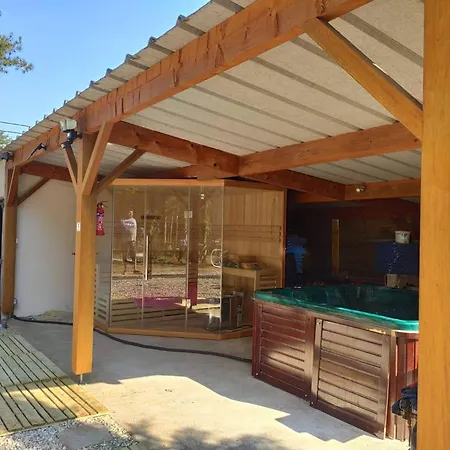 Accueillante A Avec Piscine Privee Et Jacuzzi